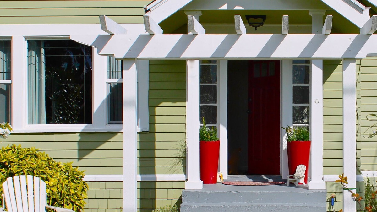 North Admiral Cottage | West Seattle cottage - charming & cozy with modern comforts