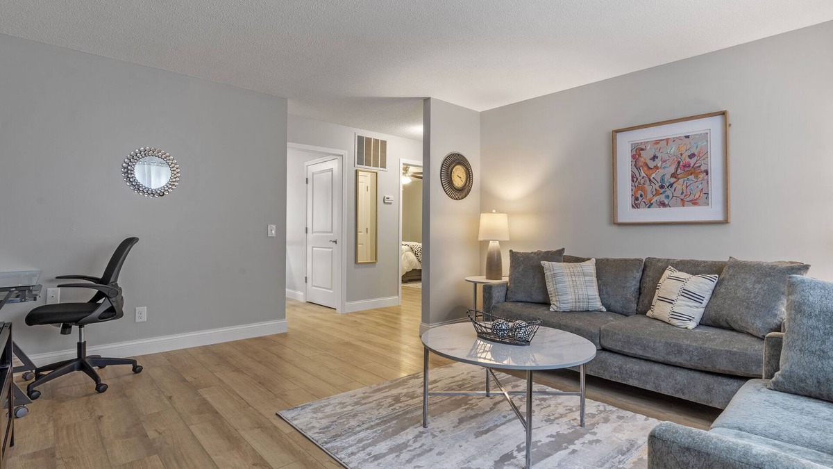 Springfield Apartment | West Side Cozy Home II. Pet friendly!