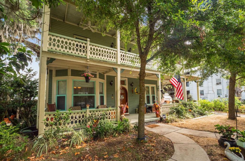 Crescent City House | West Stella Lake House with Outdoor Pool Table & Fireplace residence