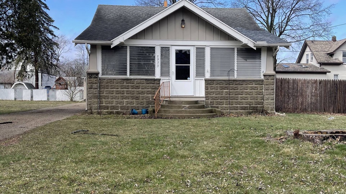 Bedford House | West Toledo Bungalow