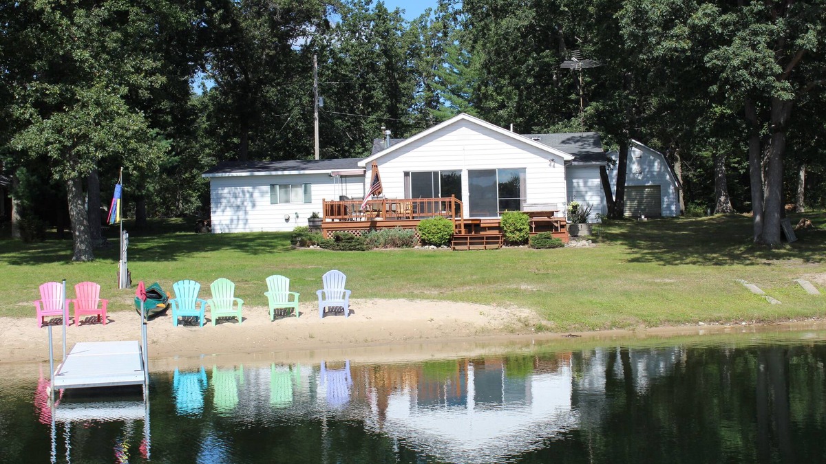 St. Helen Cottage | West Twin Lake Beach Hotel in Saint Helens, MI