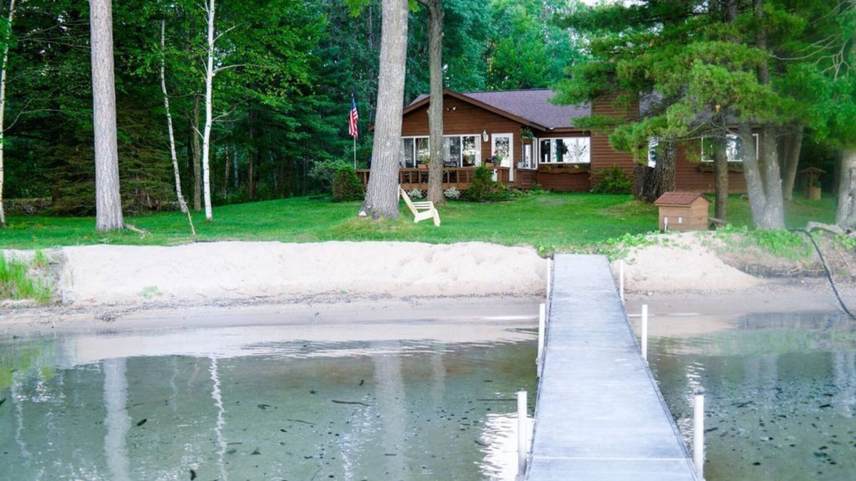 Lewiston House | West Twin Lake Waterfront Home - 25' Bennington Pontoon Boat and more!