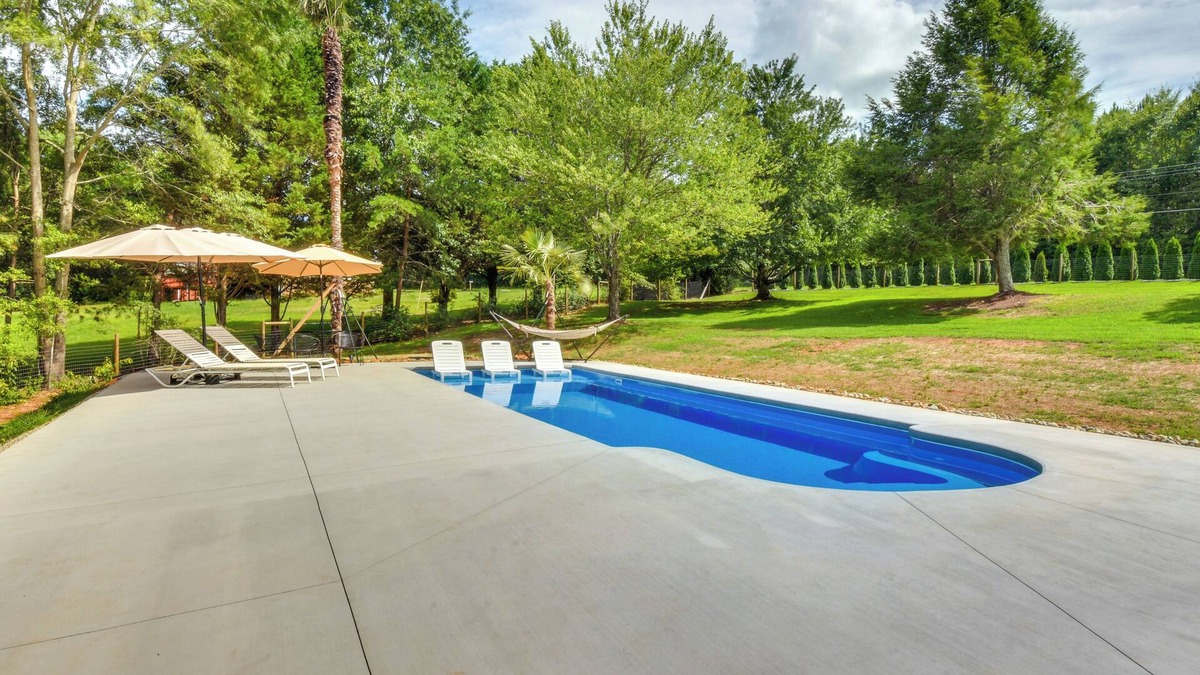 West Union House | West Union Home w/Saltwater Pool on 2 Acres!