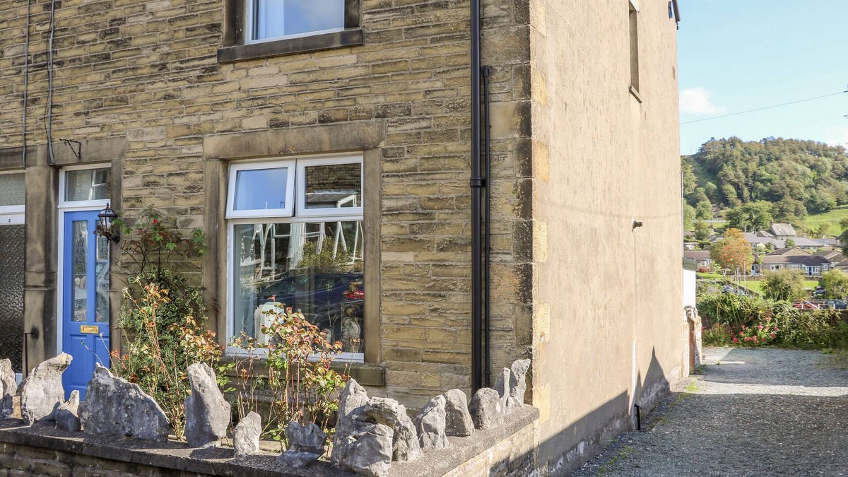 Giggleswick Cottage | WEST VIEW COTTAGE, family friendly, with a garden in Settle