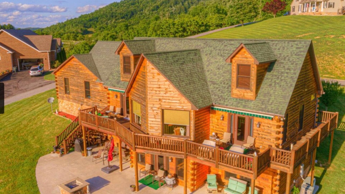 Goldbond Cabin | West Virginia Log Cabin Home