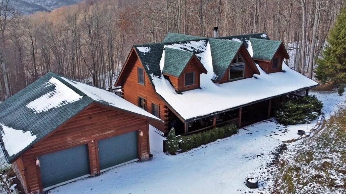 Mace Cabin | West Virginia Luxury Cabin, near Snowshoe, in Beautiful Sunset Mountain Village