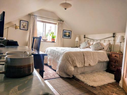Bishopston House | West Wing at The Swallows - Kingsize Ensuite Bedroom and Private Garden