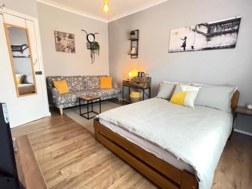 Brecon House | Westend Holiday Room 4 Brecon