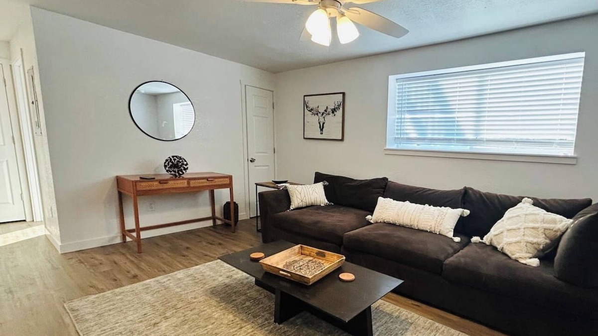 Nampa House | WesterHaven- 2 bd Garden Level