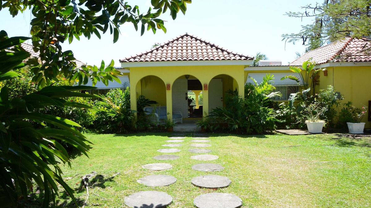 Merlin Bay Villa | WESTERLEE 3 bedroom 2 bathroom with POOL