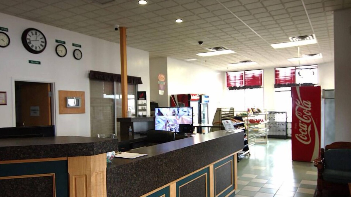 Killam Hotel | Western Budget Plus Killam Krossing