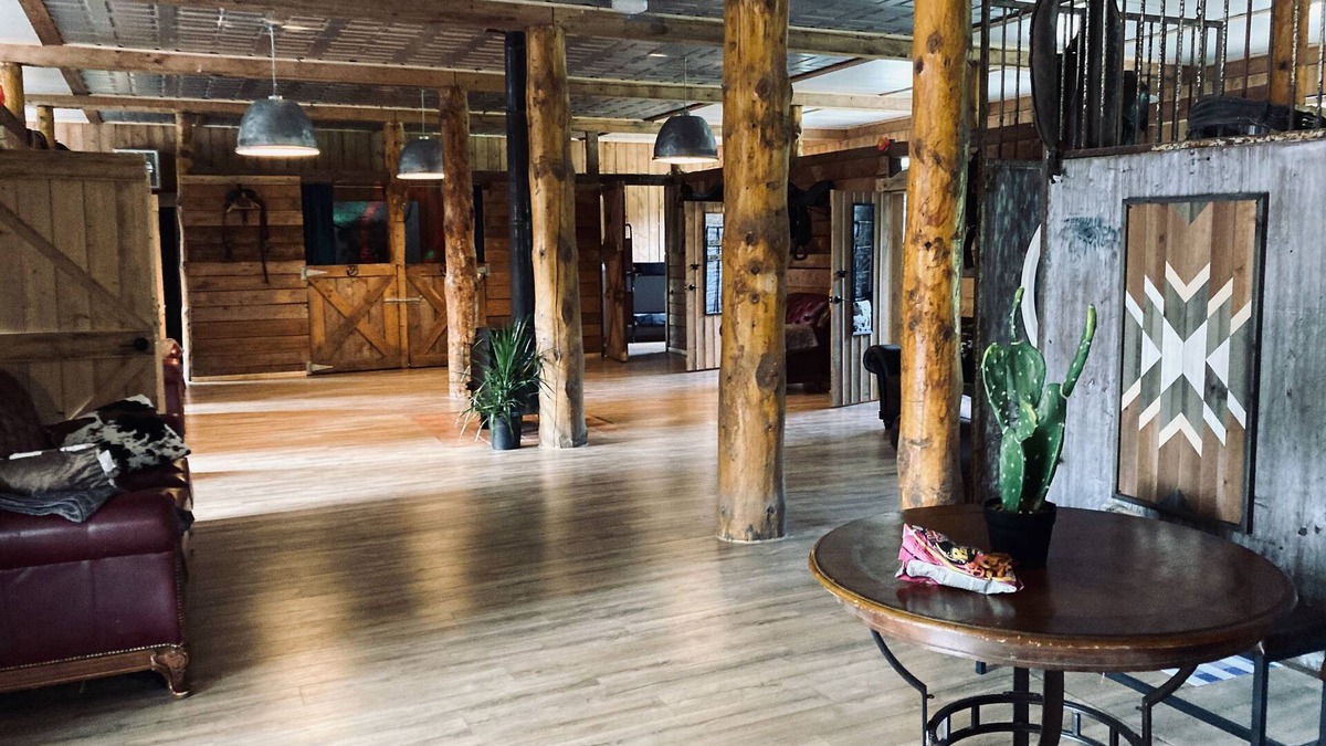 Val-des-Lacs House | Western dormatory at Ranch Mont-Tremblant CITQ#305173n9 semi-private bedrooms