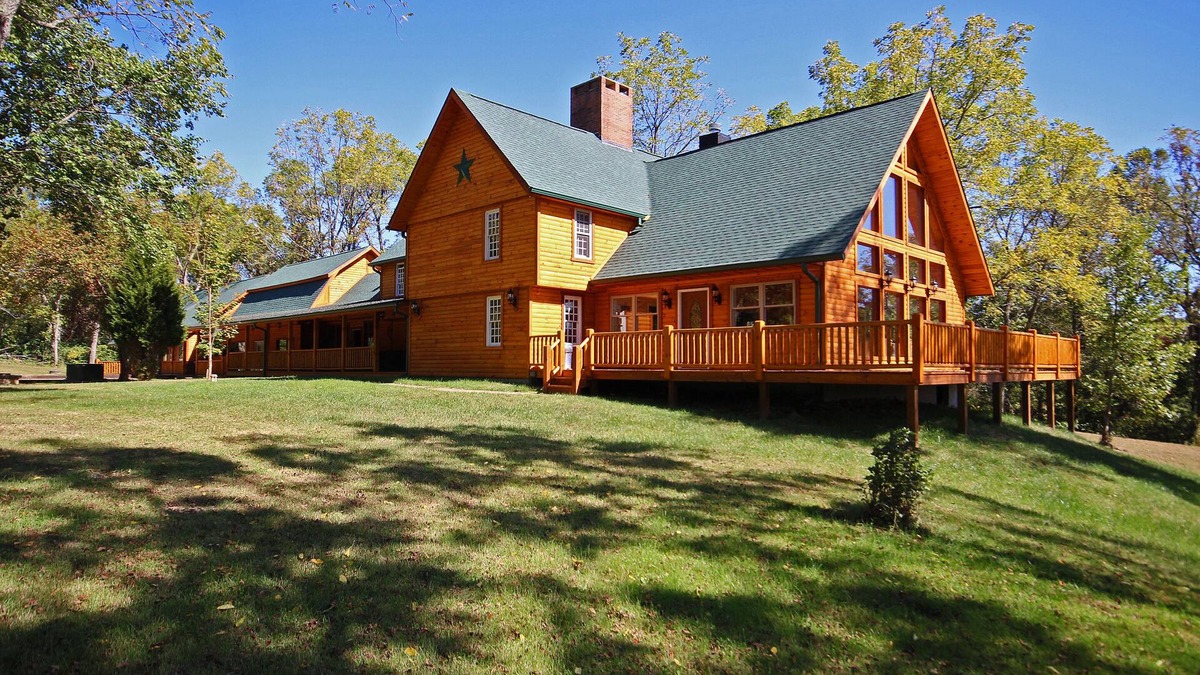 Carbon Hill Cabin | Western Lodge - Huge, w/Heated Pool, Hocking Hills
