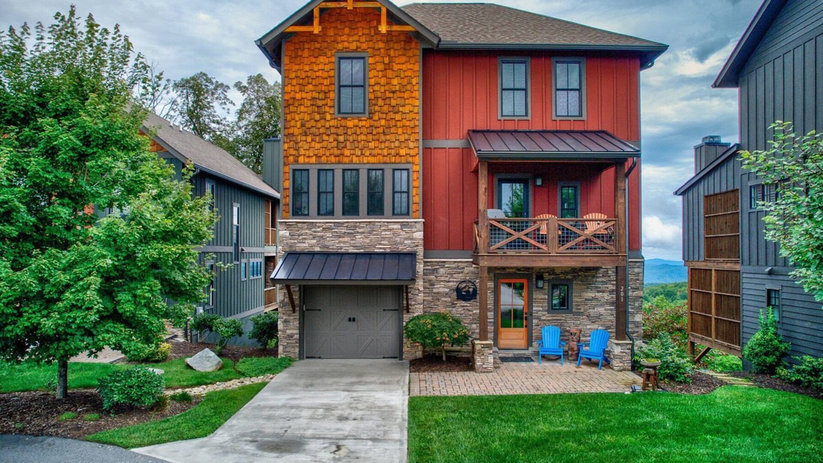 Lenoir House | Western Ridge Lookout at Blue Ridge Mountain Club - community amenities with seasonal pool