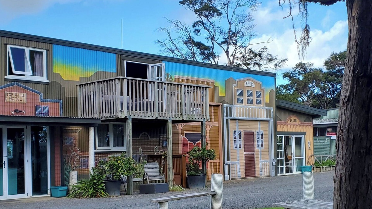 Coromandel House | Western Theme Mural,Private,Unique,Rustic,Sea Views,Sunsets,Bush,Pet friendly.