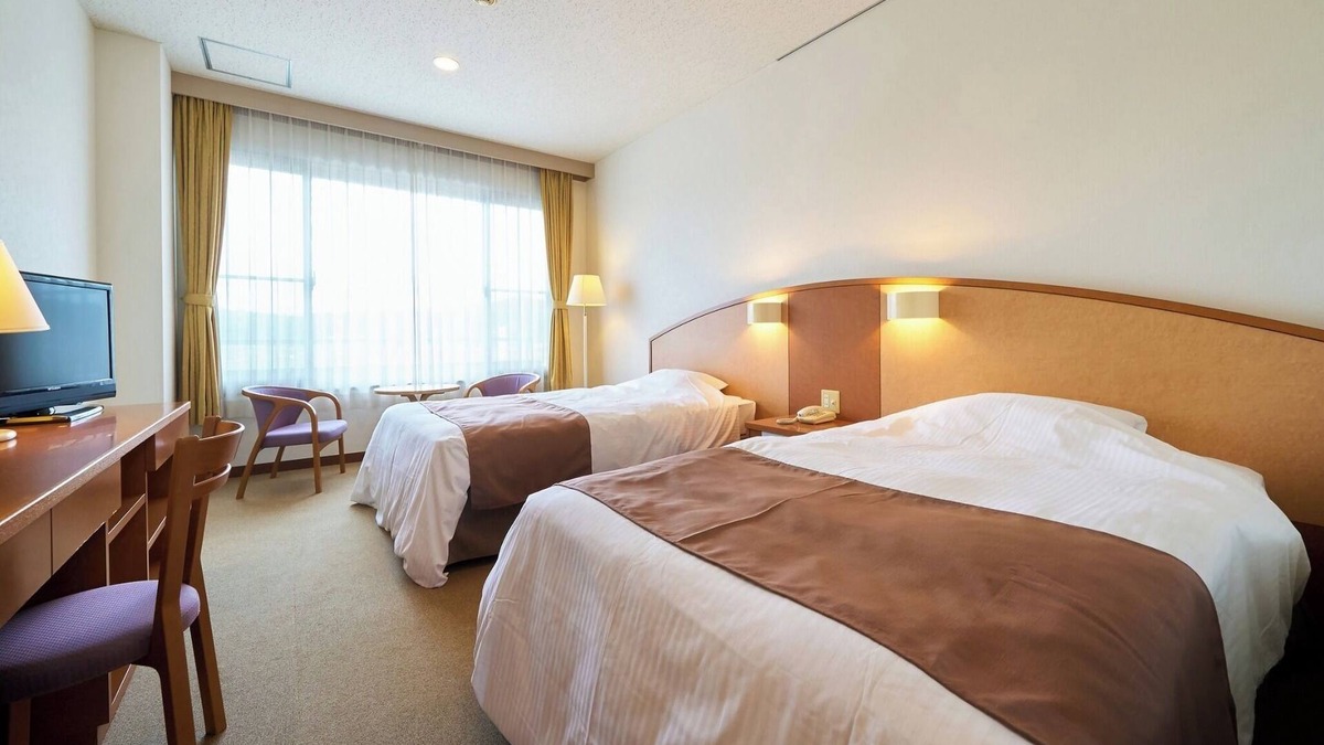 Soja Hotel | Westernstyle twin room with bathroom and toilet/Soja Okayama
