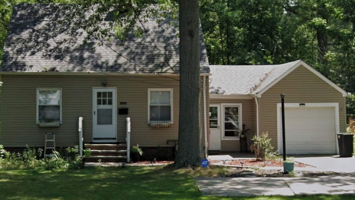 Westlake House | Westlake home tucked into nature - large fenced in yard.