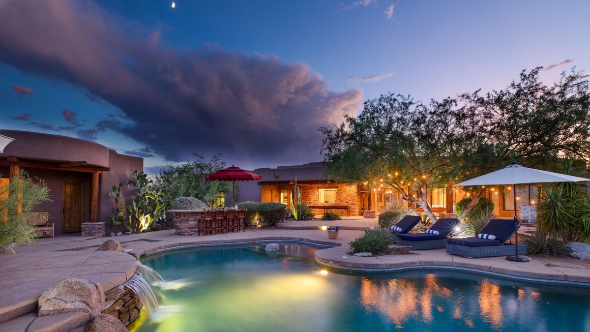 Sunrise Desert Vistas Villa | Westland by AvantStay | Desert Oasis w/ Mountain View, Pool & Basketball Court!