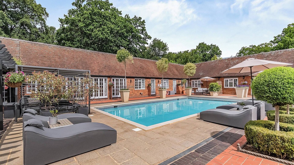 Guildford Cottage | Weston Cottage - UK50016