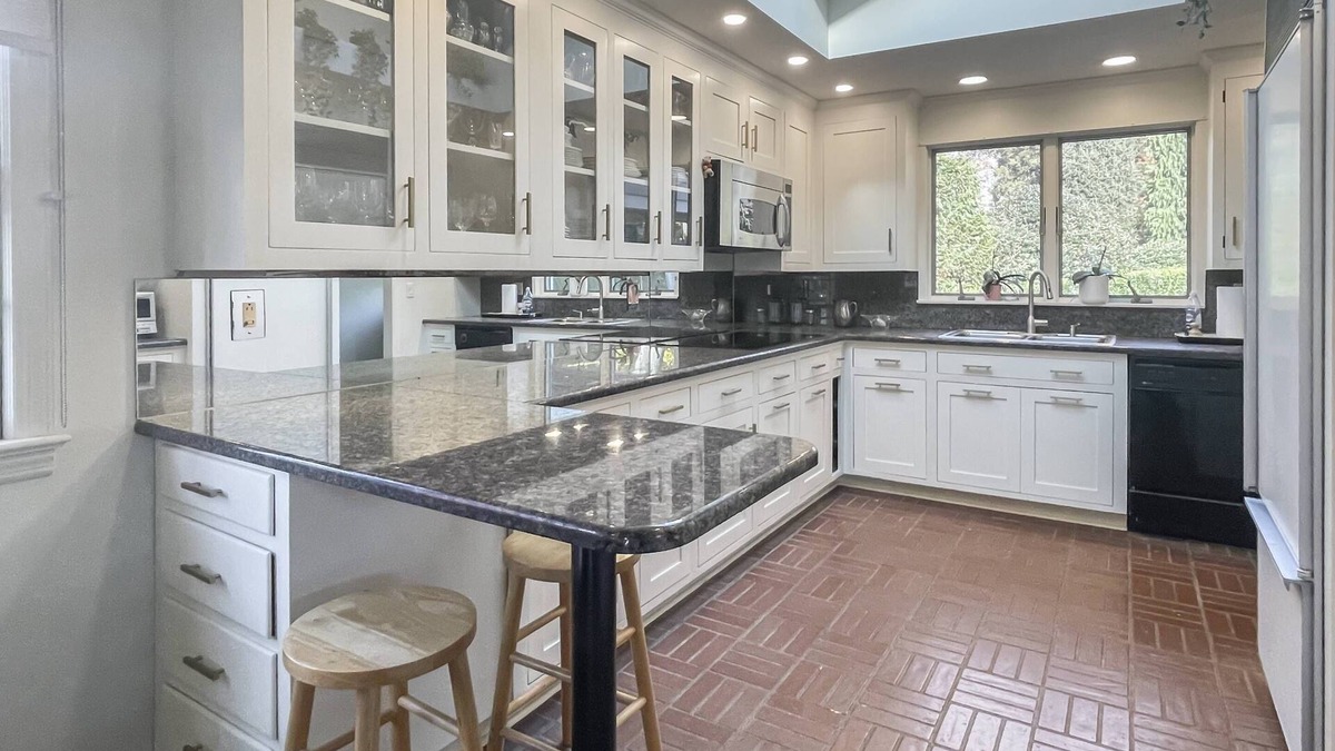 Westport House | Westport Gem - walk to shops, dining, town center, pet-friendly