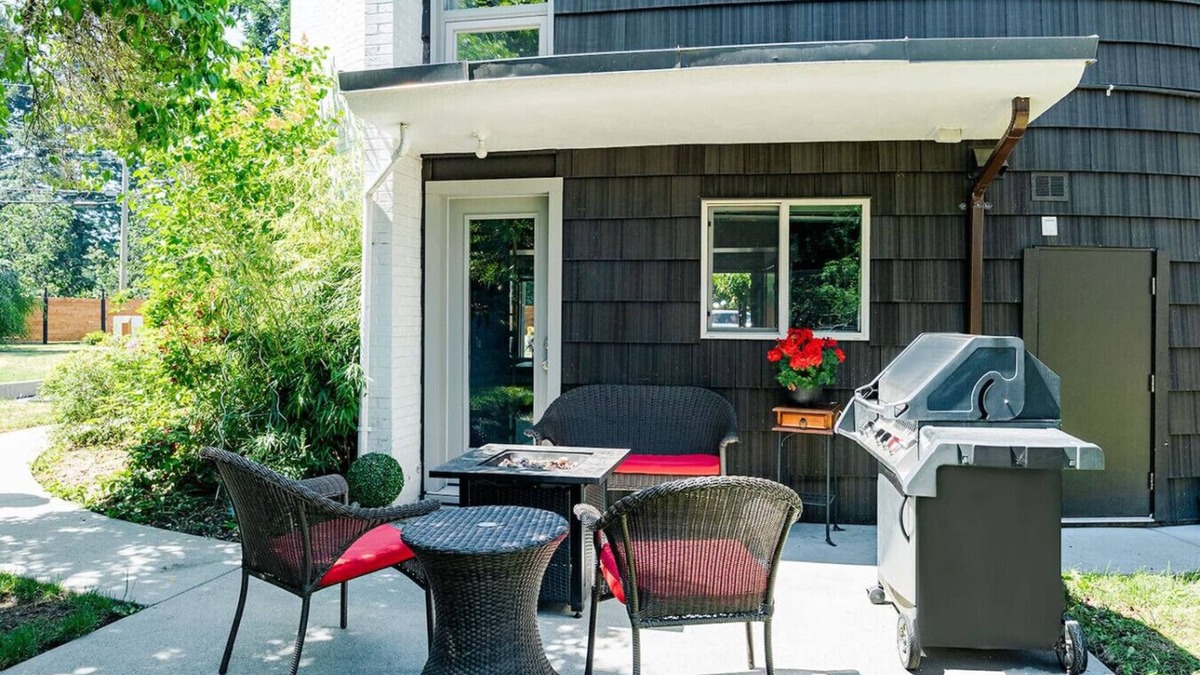 Victoria Apartment | Westshore Pet Friendly Suite