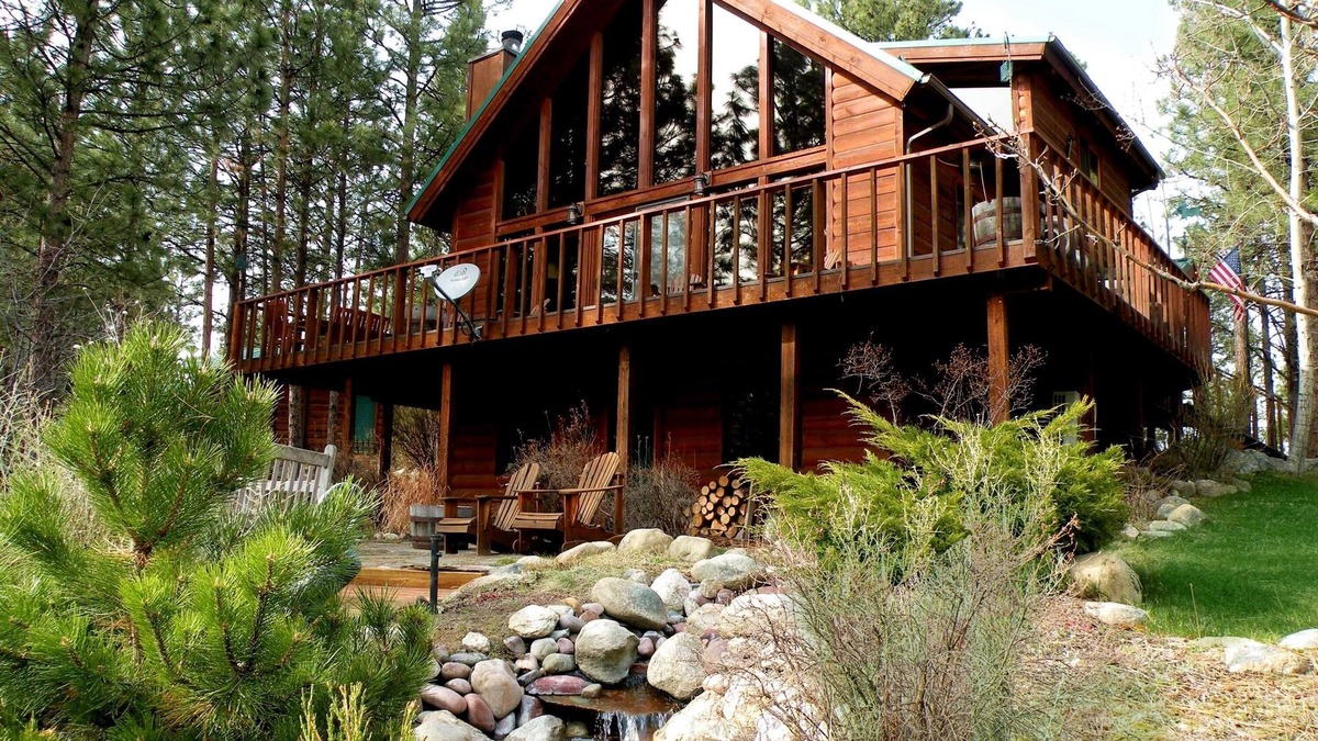 Victor Cabin | Westside 4-bdrm cabin between Hamilton & Victor with WiFi, AC. Enjoy your stay