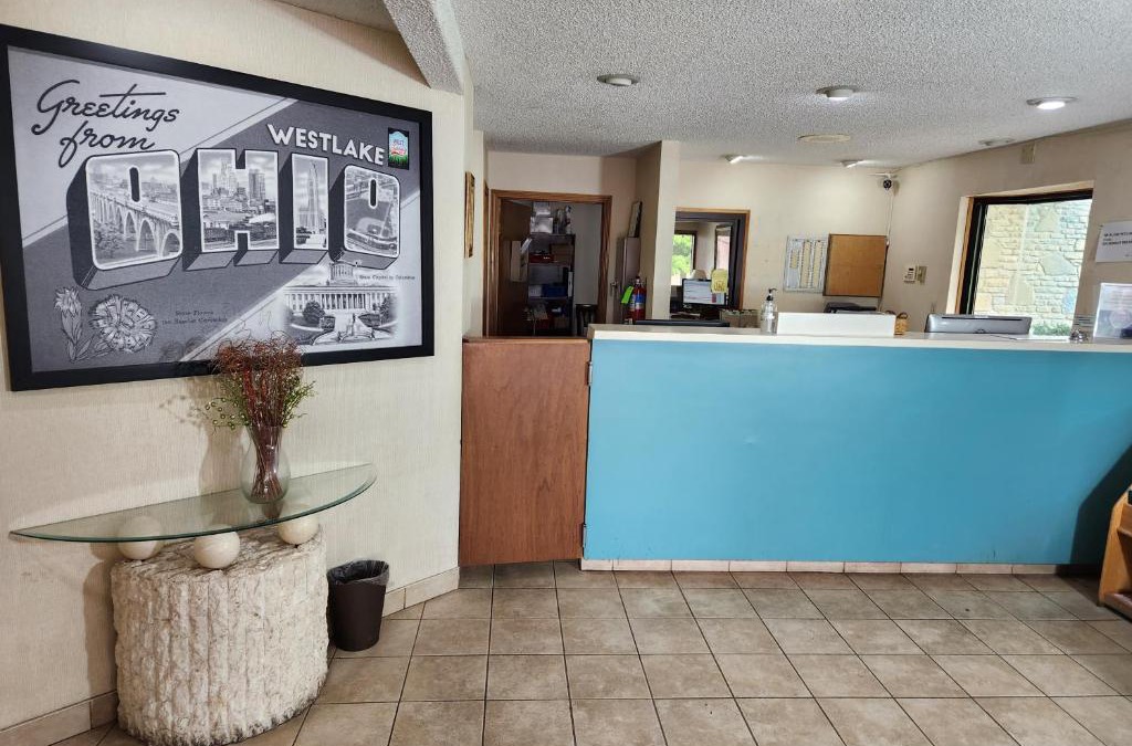 Westlake Hotel | WestSpring Inn - Westlake Cleveland
