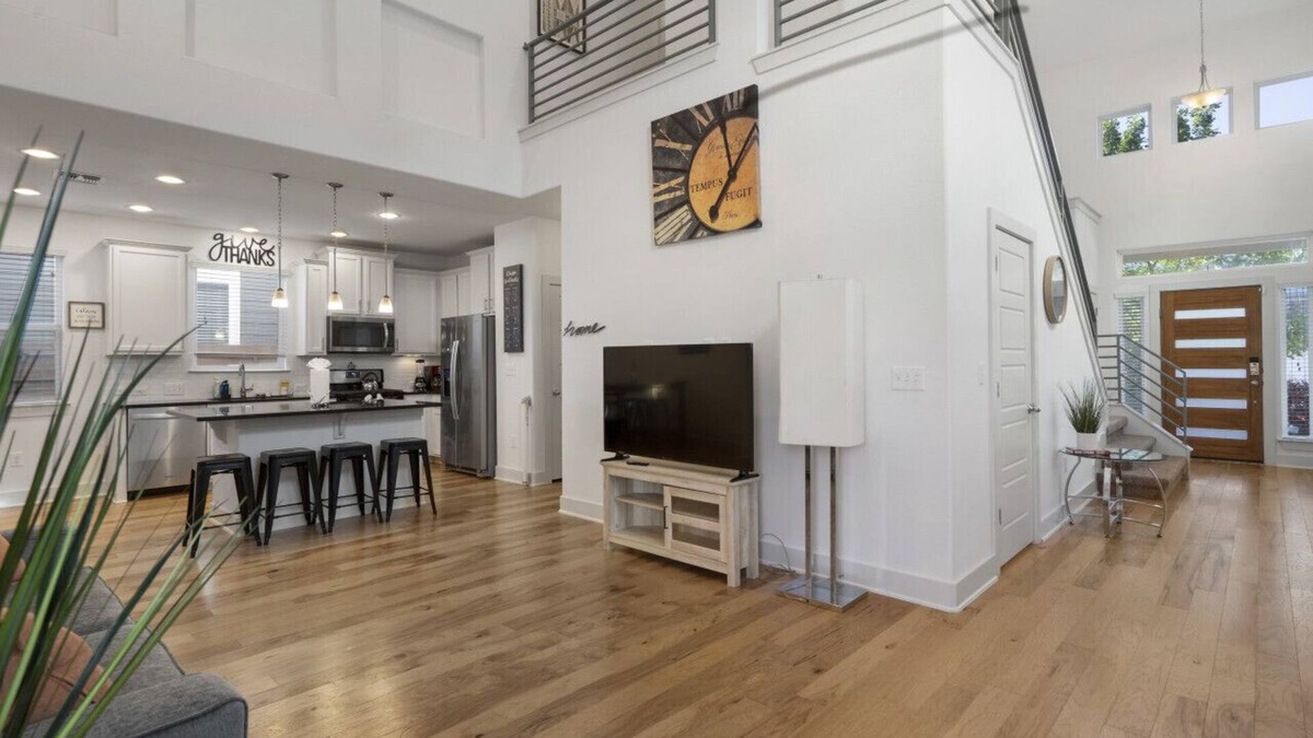 Montopolis House | WeWelcome You to Austin Downtown Sleeps 10