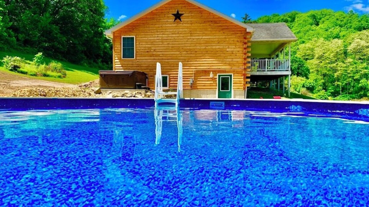 Lansing Cabin | Wexford Hollow. 6 Bedroom Cabin W/Pool & Hot Tub
