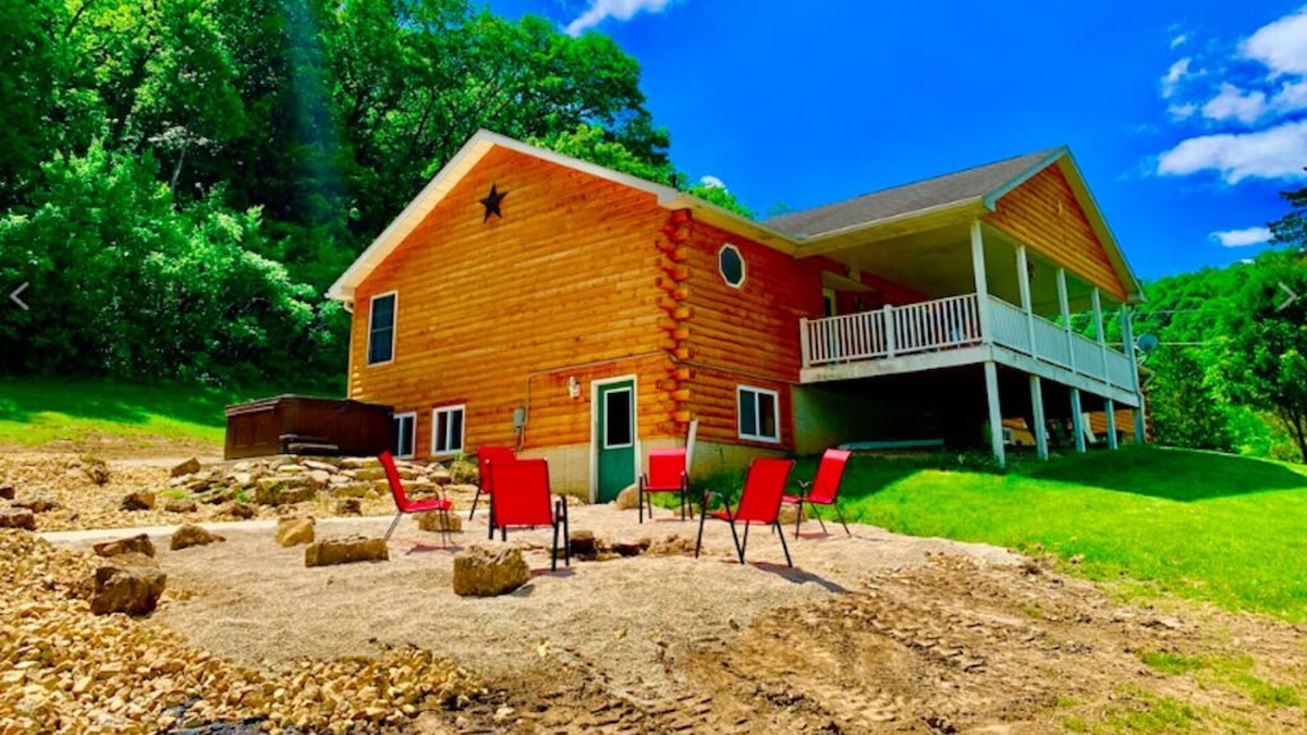 Lansing Cabin | Wexford Hollow w/ Pool & Hot Tub