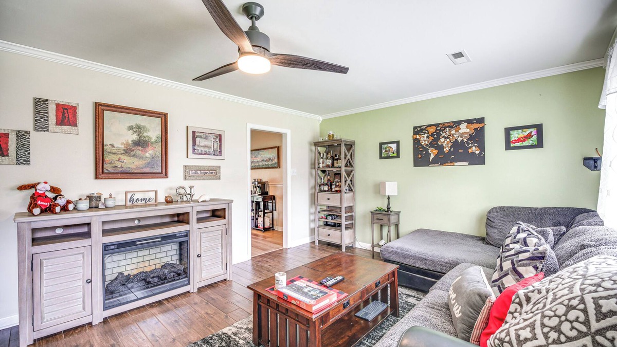 Newport News House | WFH Friendly: Family Retreat in Newport News!