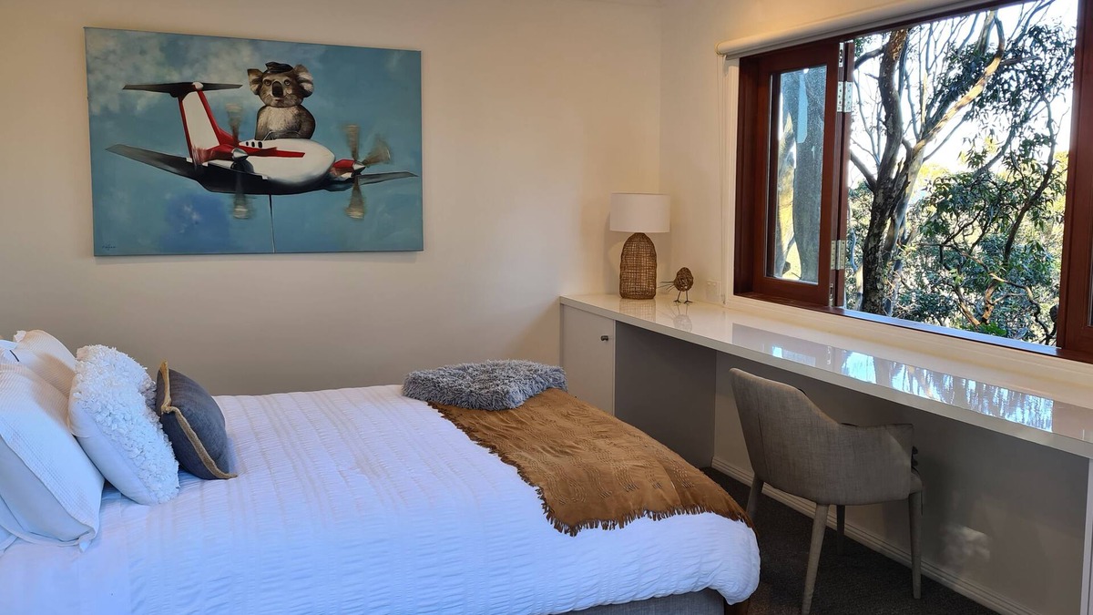 Whale Beach House | Whale Beach Secluded Self Contained Cottage, Spa and Fire Pit. Pet friendly.