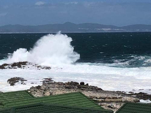 Westcliff Apartment | Whale Rock Estate Hermanus sea view apartment