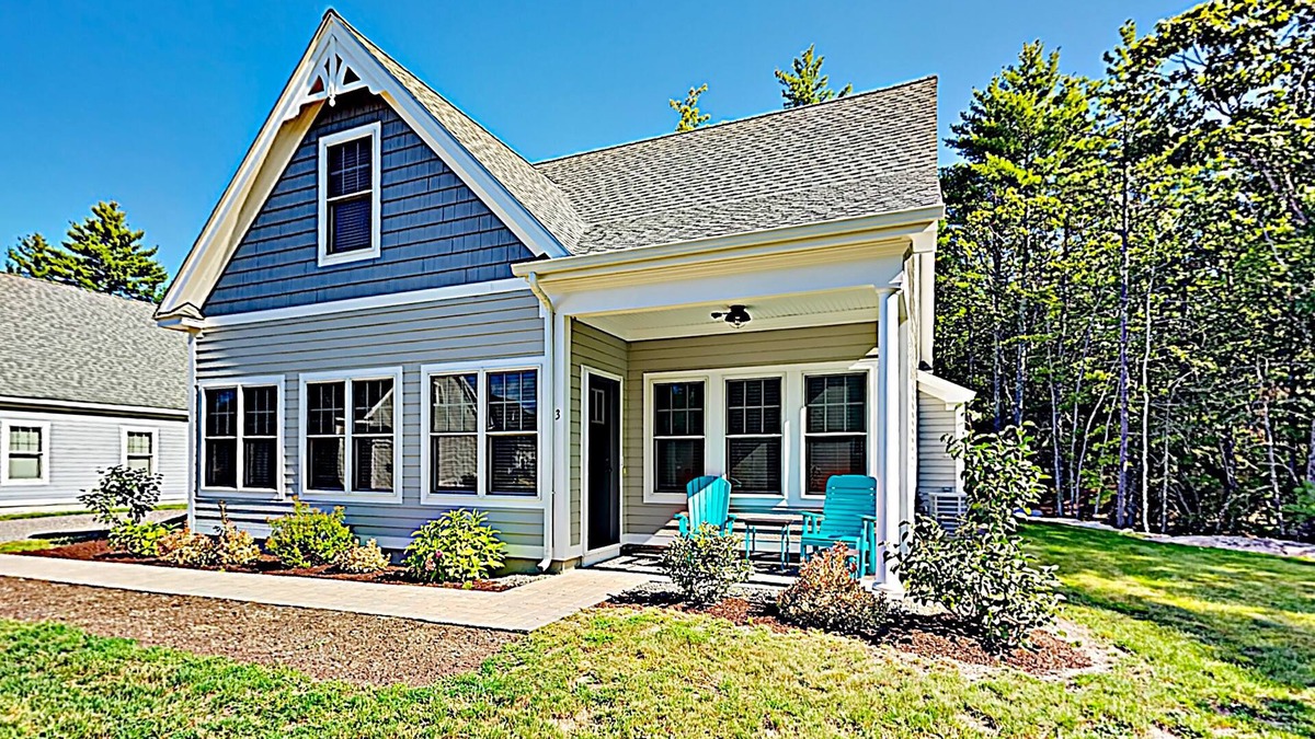 Arundel Cottage | Whale Song Accessible Cottage - Near Beaches w/Resort-style Pool