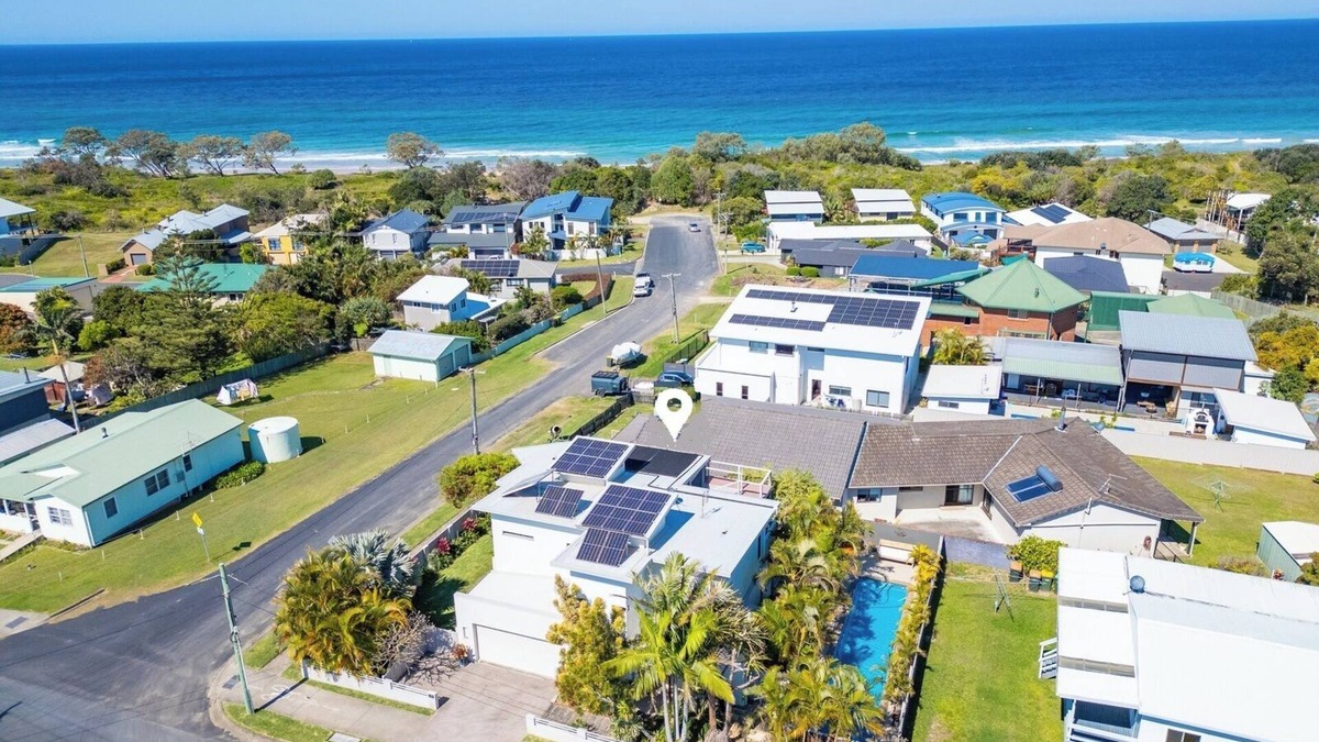 Corindi Beach Apartment | Whale Watchers- Pool, Pet-friendly, Ocean views, Sleeps 6