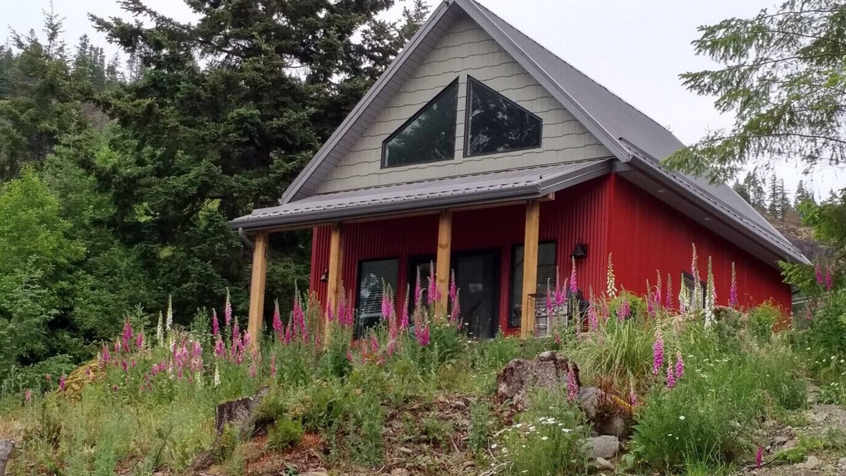 Quadra Island Cabin | Whalebone Cove Cabin with ocean dock