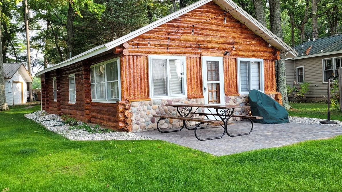 Baldwin Cabin | Whalen Lake Log Cabin, Wi-Fi, Lakefront, Kayaks