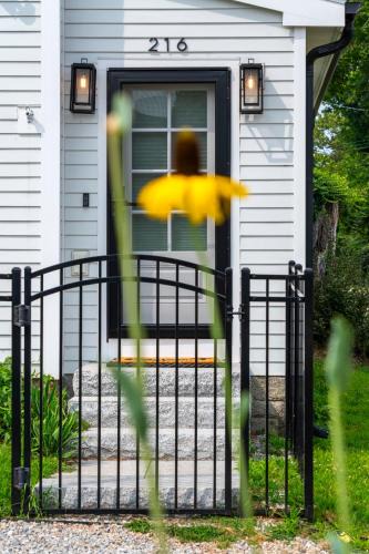 Stonington Apartment | Whalers Rest A Bright and Historic 2BR Flat in Stonington Borough