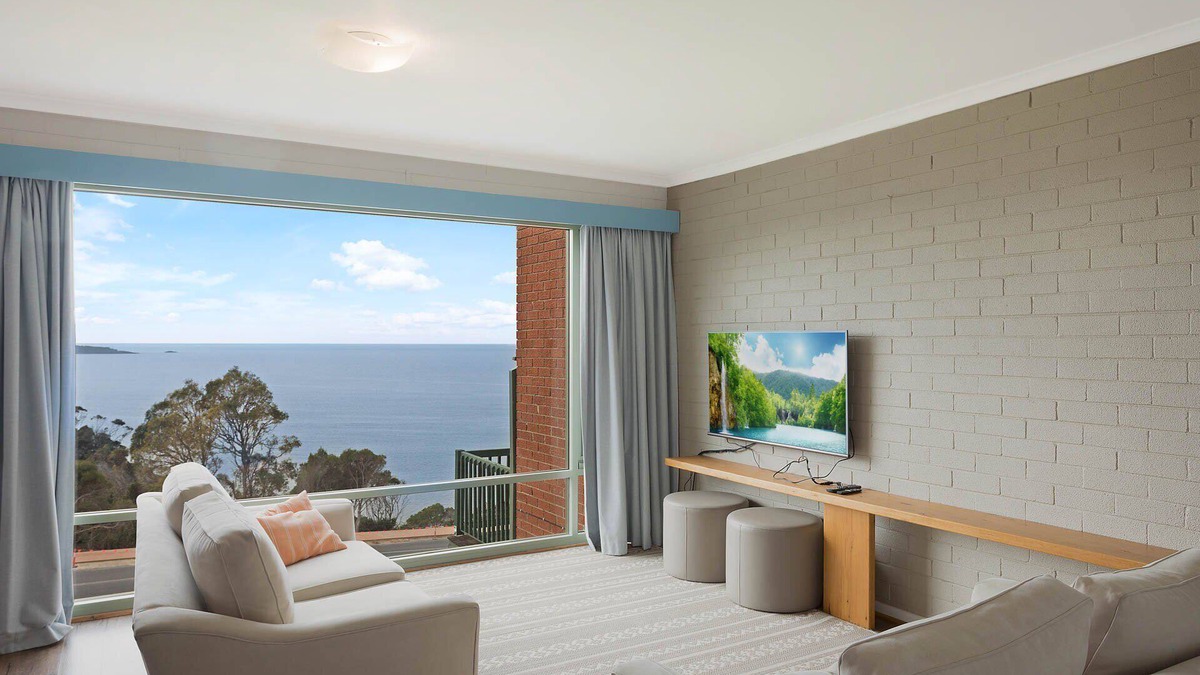 Eden Apartment | Whalevue Apartment, with stunning views