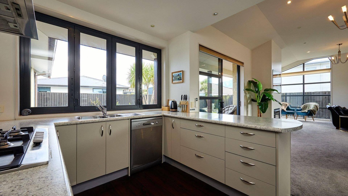 Kaikoura House | Whanau Retreat - Beautiful Home, Sunshine on McRae