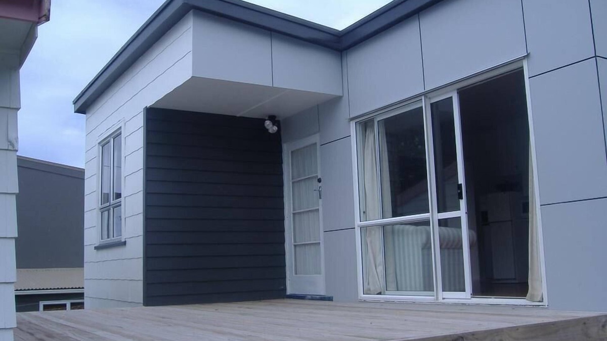 Whangamata House | Whangamata Bach - handy to beach and shops