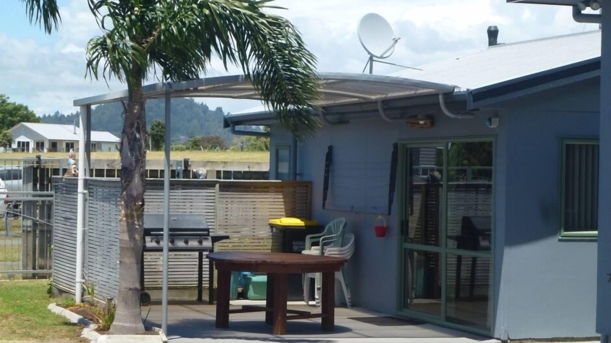 Whangamata House | Whangamata Beach Unit across the road from Harbour