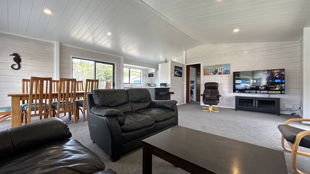 Whangapoua House | Whangapoua - 2mins walk to beach