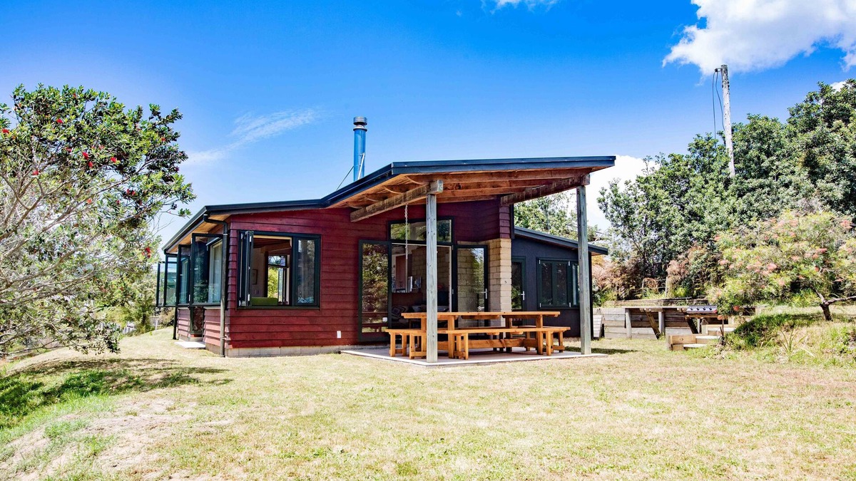 Whangapoua House | Whangapoua Family Bach - 100m to the beach!