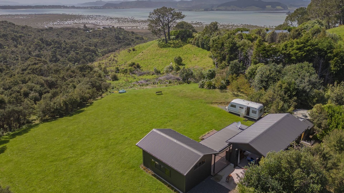 Te Rerenga Cottage | Whangapoua Glamping Hideaway - Whangapoua Bach