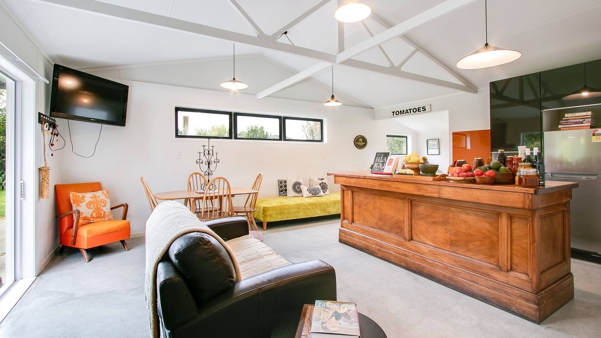 Waiohiki House | WHARE AWA - TARADALE HOLIDAY HOME, family friendly in Taradale