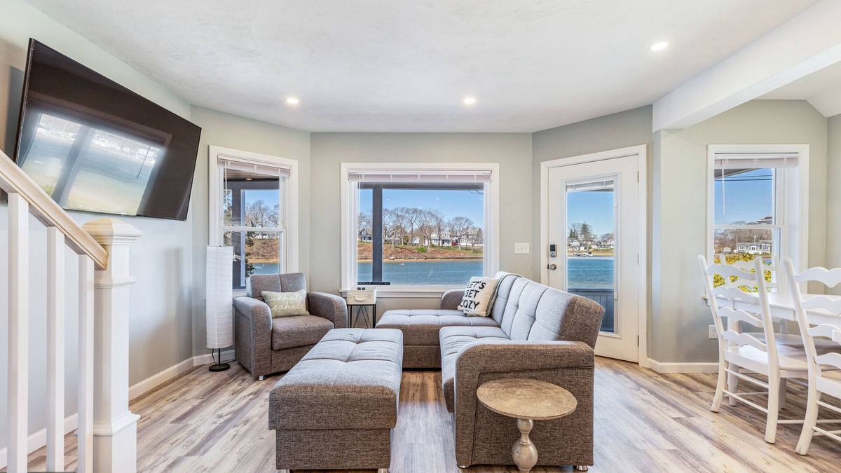 East Wareham House | What a deal! Pets ok, Onset Waterfront, Pet Friendly, Unit B