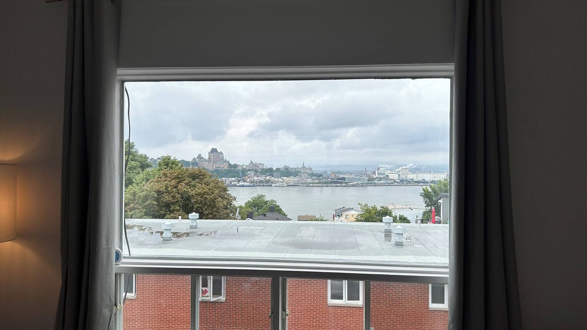 Levis Apartment | What a View! Chateau, Balcony incredible view of the Chateau! Free parking!