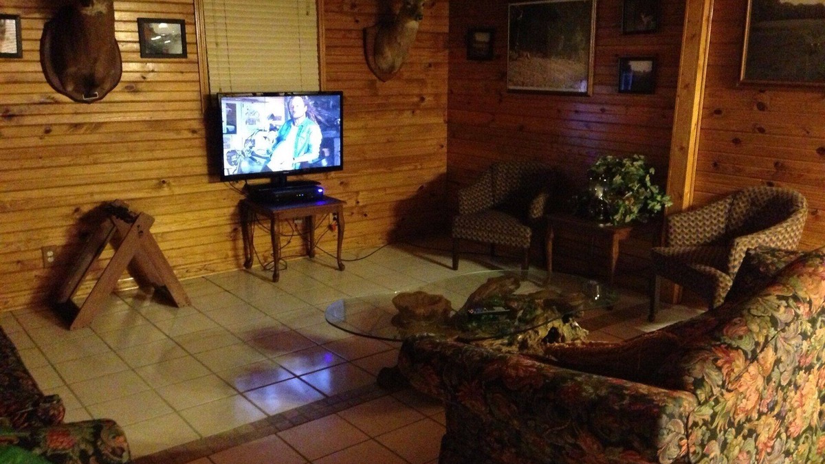 Wheatland Cabin | Wheatland Lodge by Lucas Oil Raceway