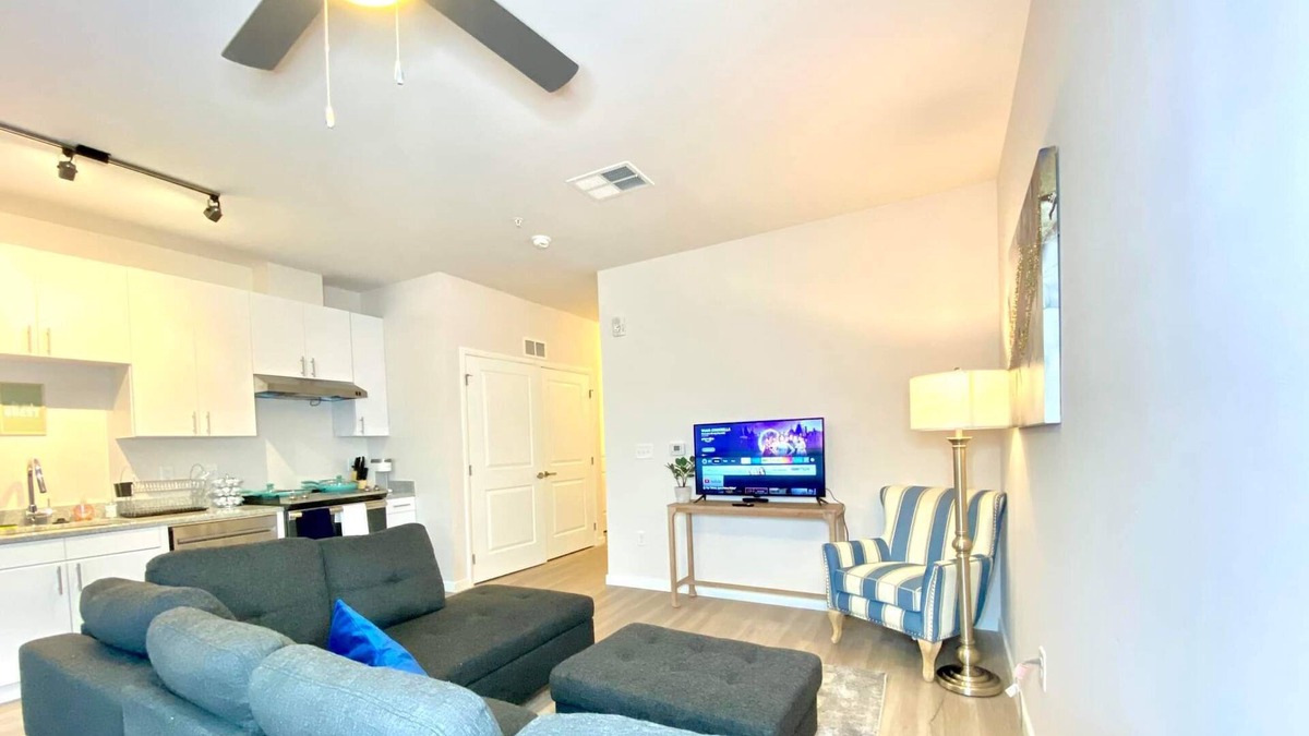 Downtown Baltimore Apartment | 👩‍🦽Wheelchair Accessible ✨💫Studio W/ Free Parking 🚗